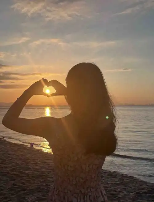 人生如路.我们行路.生来一人.去时一人.没有谁能长久陪伴