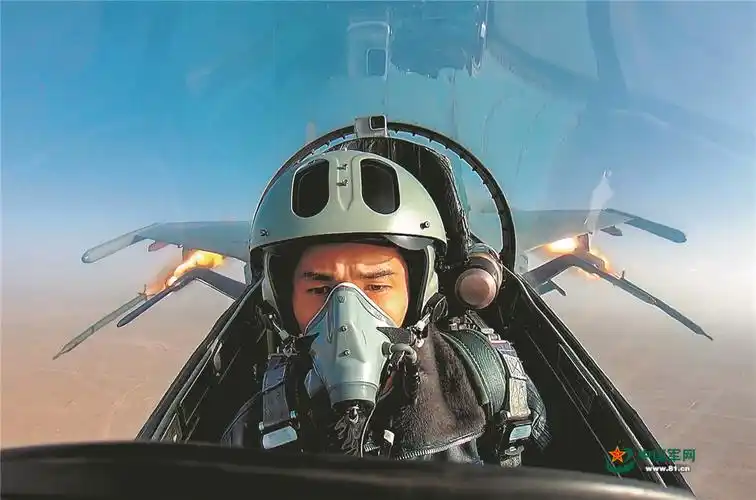 酷!一组镜头带你直击空军航空兵某旅实战化练兵 - 中国军网