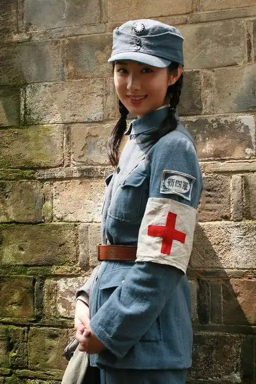 电视前沿 电视剧《新四军女兵》专题 > 正文  新浪娱乐讯 近日,以刻画