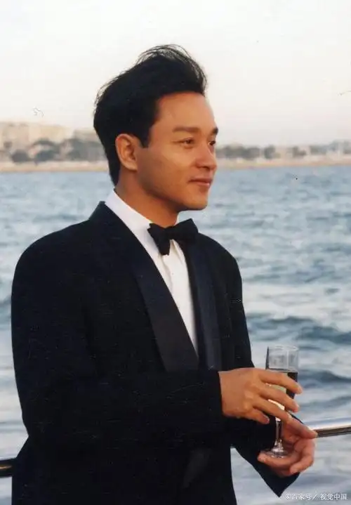 张国荣翻唱《monica》奠定巨星地位,成为粤语劲歌鼻祖;引领风潮