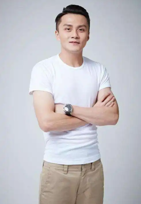 任素汐疑似婚内出轨十八线男演员,原配怒怼:丑人多作怪_董博