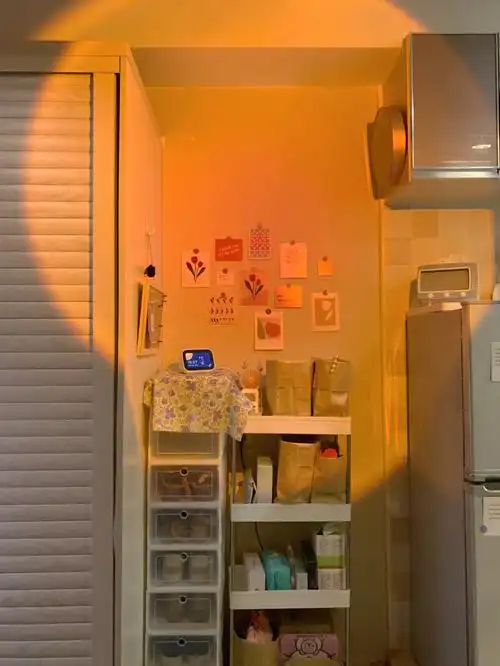 杭州租房租2100的10平米蜗居生活