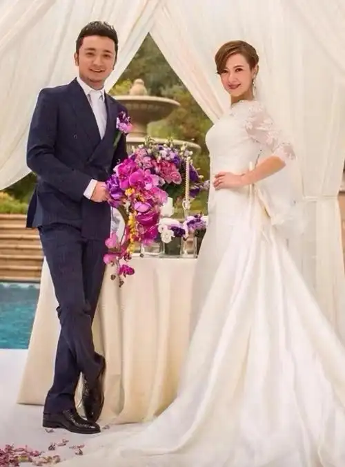 回顾尼格买提30岁娶初恋帕夏古丽婚后分居6年风光背后有心酸