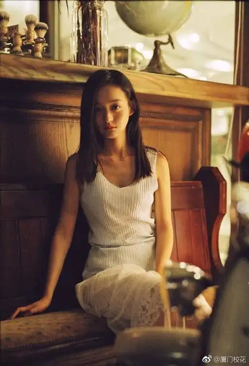 她叫何泓姗匆匆那年剧版饰演方茴身高163cm白羊座