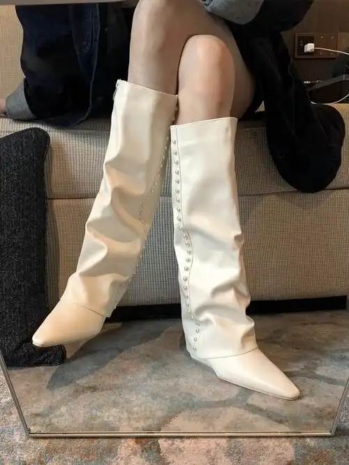 显腿瘦白色裤管靴2023新款网红胖mm尖头坡跟高筒不过膝长筒靴女