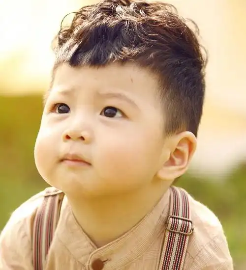小男孩短发型图片大全