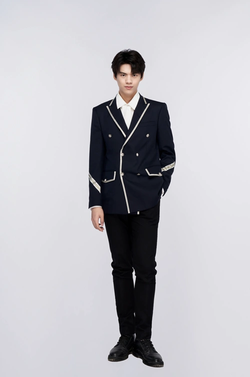 创造营2021热力开播 黑金密码训练生韦语节正式亮相