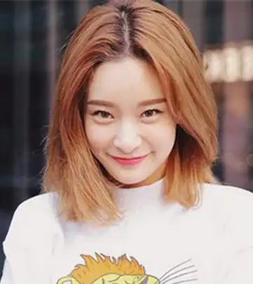 方脸女生中分齐肩中短发发型方脸型的人梳什么发型?