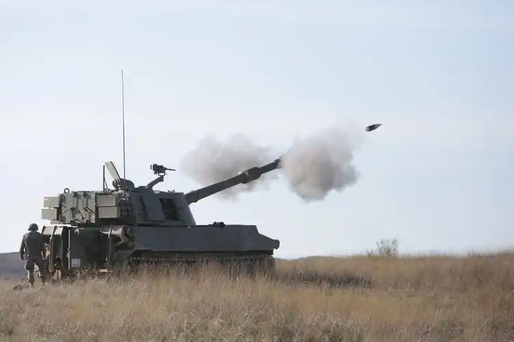 西班牙陆军演习中展示凶猛火力 但所有武器无一国产