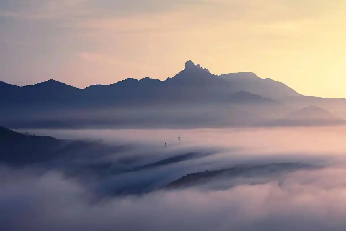 松月湖日出遇见缥缈的云海,美丽就相得益彰.#风景 #实景拍摄 - 抖音