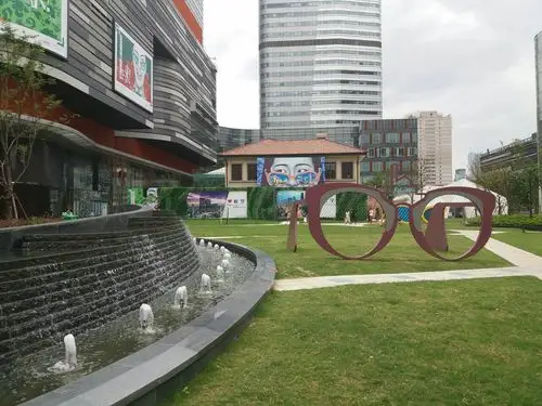 【携程攻略】上海来福士广场(长宁店)购物,中山公园商区新开的一家