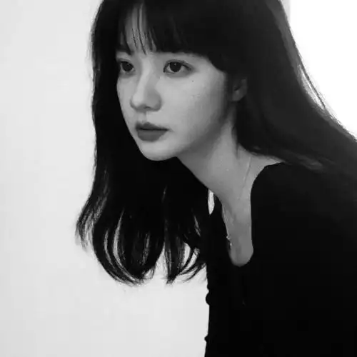 霸气女生头像超拽冷酷黑白短发侧脸