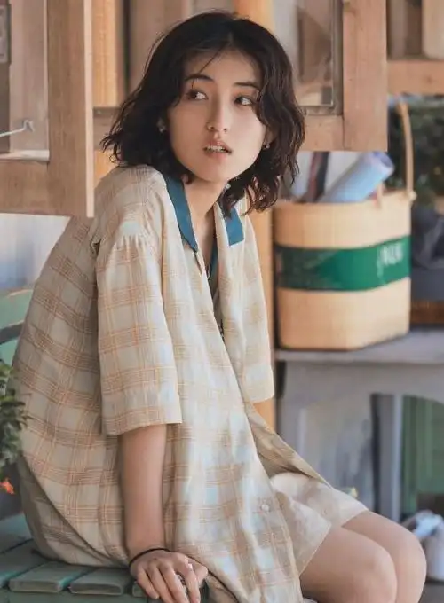 看完向往的生活的张子枫才发现少年感穿搭真是减龄又显气质