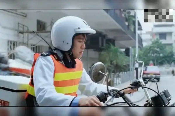 星爷临场要求加戏随便拉个女交警搭戏身份曝光不敢惹啊