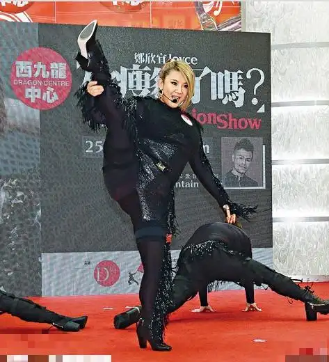 郑少秋女儿郑欣宜穿泳装秀上围遭到狂喷点开一看果然吓一跳