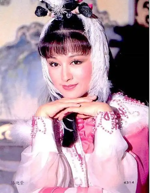 潘迎紫在84台湾版《神雕侠侣》中饰演的"小龙女",外型娇巧,讨人喜欢