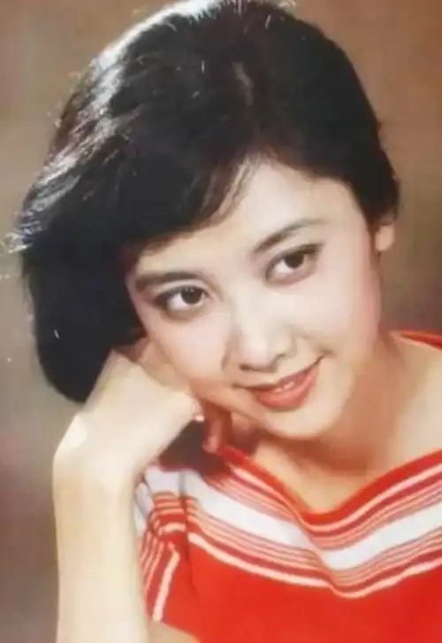 女儿国国王朱琳年轻时最美的旧照,每一张倩影极具经典,惊艳众人