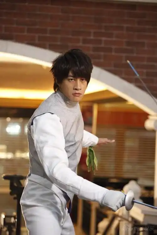 图文:《泡沫之夏》-何润东冷峻表情