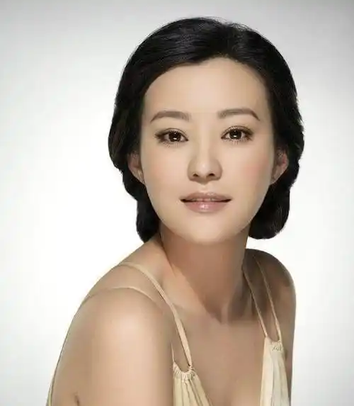 郝蕾:不贪名利只贪爱,一脱成名后,爱情和婚姻都成一地鸡毛