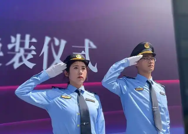 "晴空蓝"亮相!西安市交通运输综合执法支队执法人员换装啦