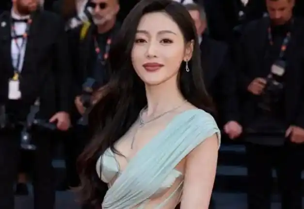 张天爱光芒渐褪,活动大秀性感身材?但身材仍无愧于人间尤物!