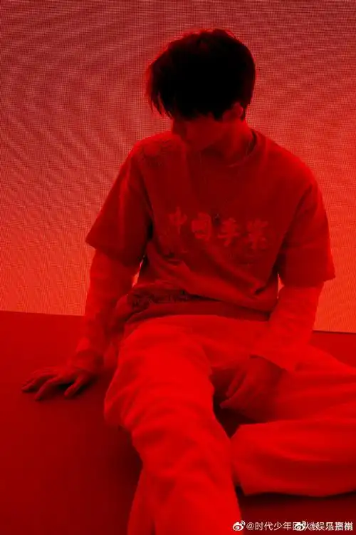 没人告诉马嘉祺要拍全身照吗