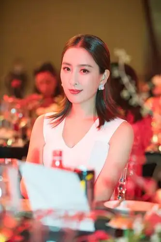 马苏出席时尚活动晚宴 获最具人气珠宝明星奖