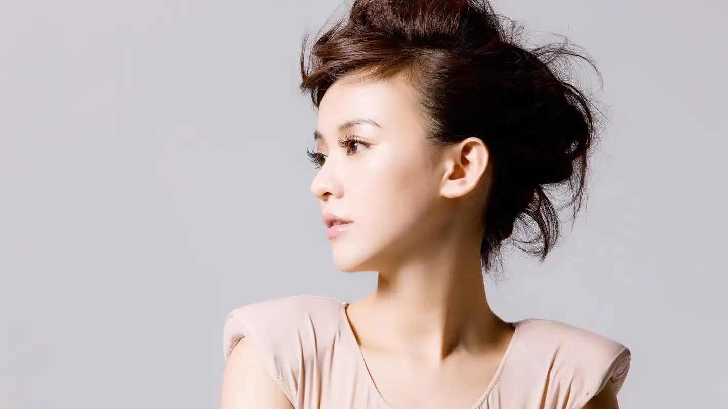 挺8个月肚子首次现身记者会的陈意涵:我应该是假怀孕想休息吧!