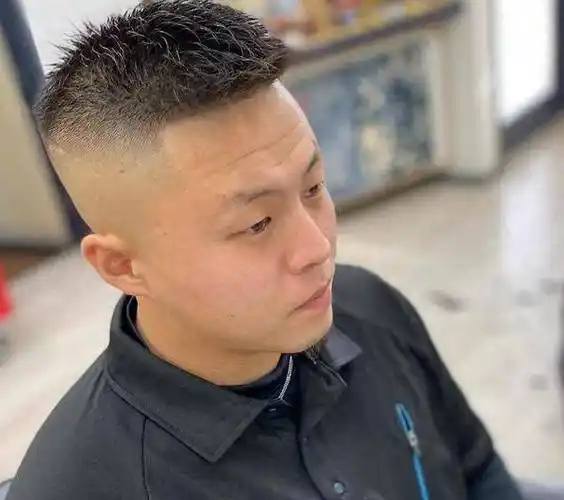 这3种发型不推荐中年男士,听起来很时尚,但实际上很老气,油腻_头发