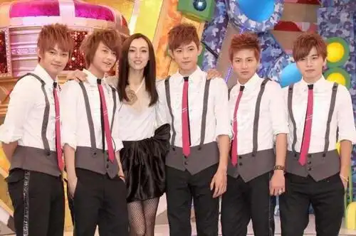 昨天(7月13日),人气节目"模范棒棒堂"在台北录制最后一集,棒棒堂成员