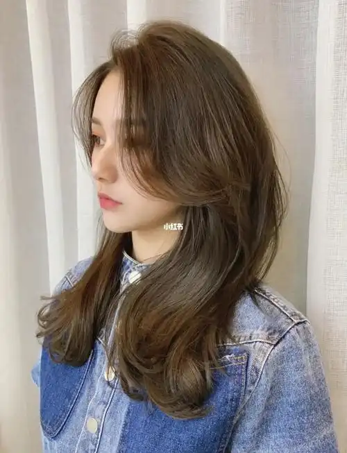 秋日发色 亚麻棕色超级显白