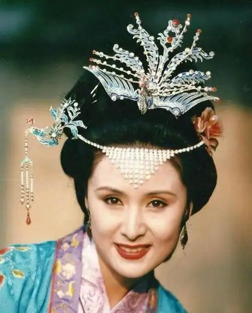 《西游记》里的蟒蛇精出道25年片约不断年过五旬风韵犹存