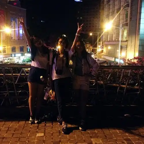 假装很开心的合照