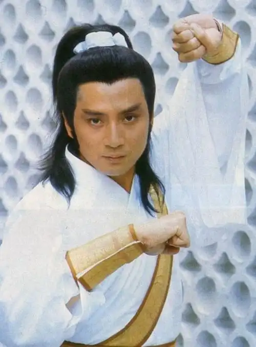 他无情抛弃小13岁原配,娶小25岁娇妻,今61岁为5子女奔波