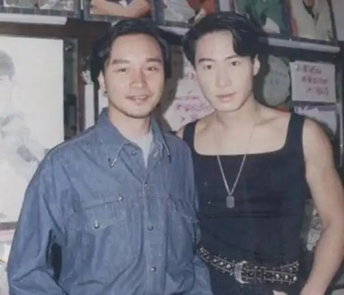 张国荣,黎明合照作家林燕妮在专栏里说,有次她问张国荣:"为什么你不来