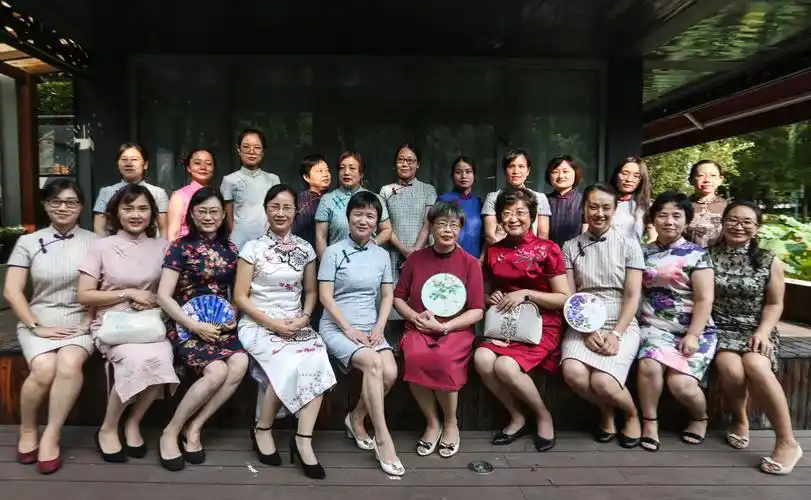 旗袍秀合影(二)