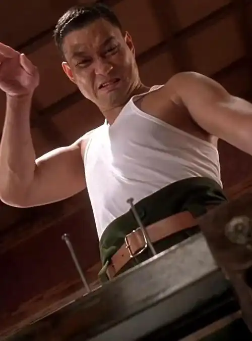 这下轮到李连杰尴尬了,没想到周比利的底子那么强,不过,我觉得周比利