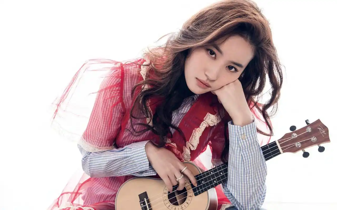 刘亦菲时尚清纯写真桌面壁纸