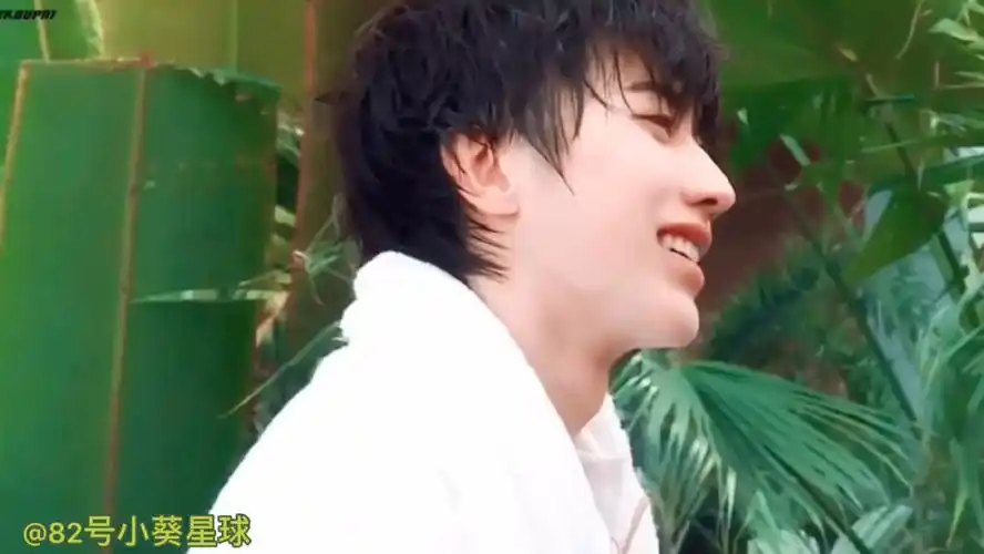 蔡徐坤湿发77害羞