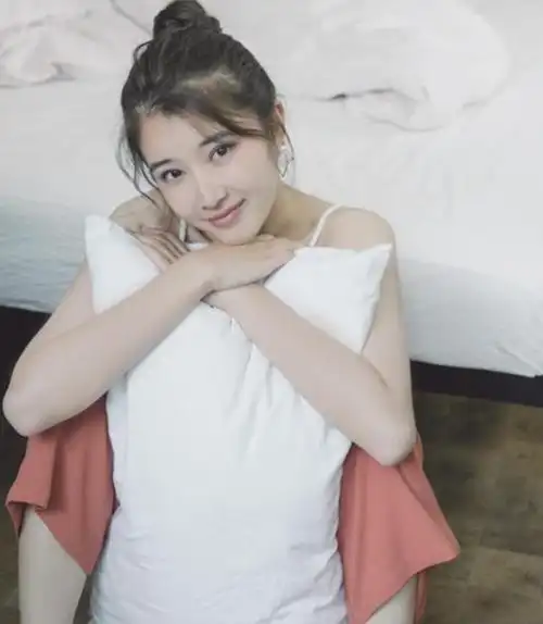 回顾奚望在继父刘之冰支持下离婚带着女儿的她现在怎样了