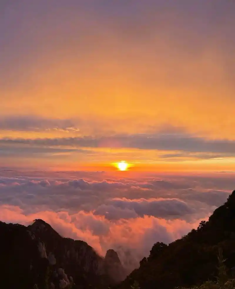去爬一次泰山吧.虽然道路曲折爬到生无可恋但青春年少不怕山水 - 抖音