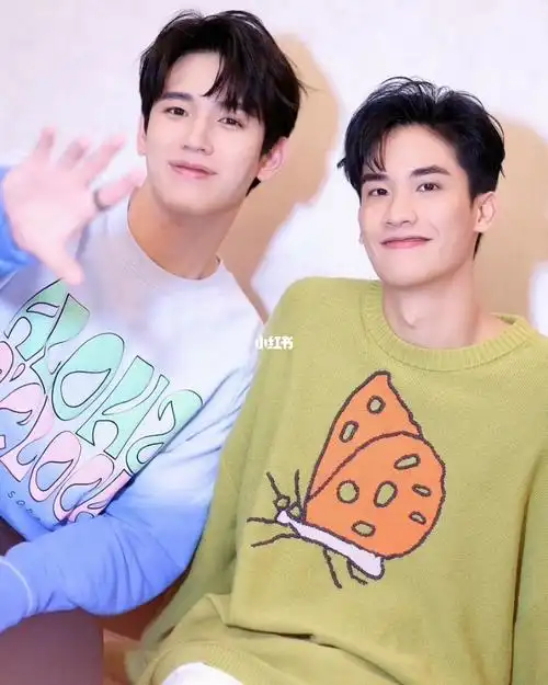 呆妞真的一脸配也长得越来越像了