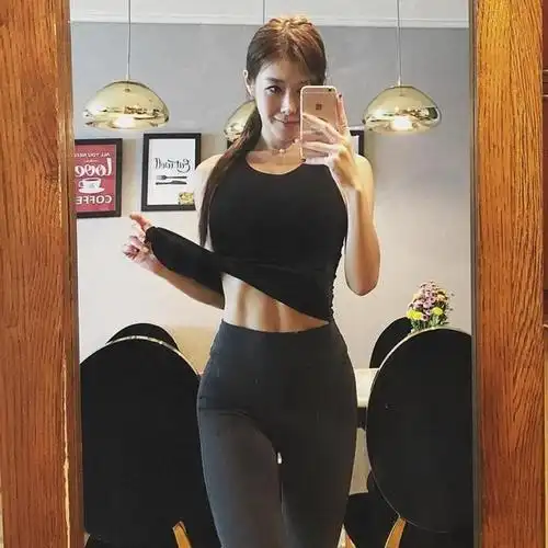 32岁辣妈坚持健身5年,婀娜身姿,马甲线让人羡慕,诠释运动魅力|平板支