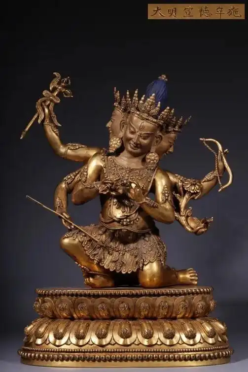 大明宣德年施"铜鎏金三面六臂叶衣佛母造像 高54厘米,长39 - 抖音