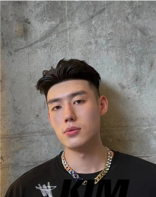 男人想要帅气,一款合适的发型是必须的,但现如今男士发型的款式也是