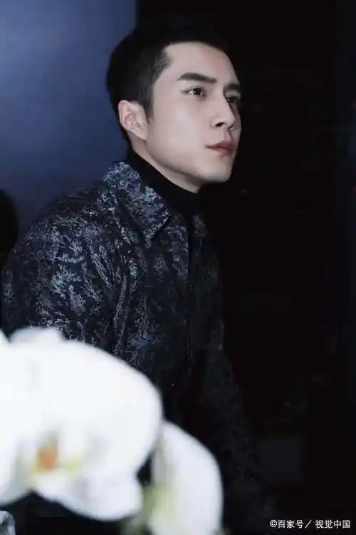 "程铮"韩东君拍写真演绎硬朗型男 完美hold住寸头个性有型