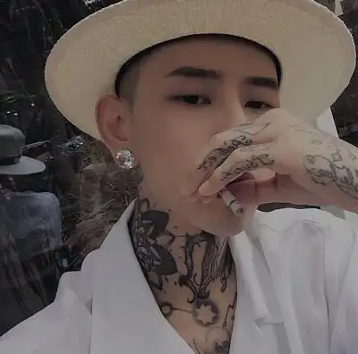 枪花声鉴师迟宥_纹身头像