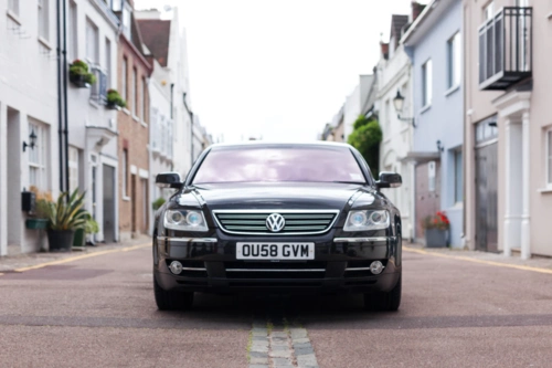 "带字母的"w12大众辉腾在经典车拍卖市场受到追捧_太平洋号