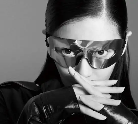 angelababy黑白时尚大片展现霸气魅力