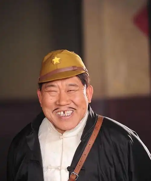 最丑影帝杜旭东7岁摔歪嘴,却娶得美娇娘,如今女儿貌美如花